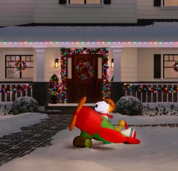 Christmas-2 5 ft pre lit inflatable snoopy in airplane airblown scene peanuts